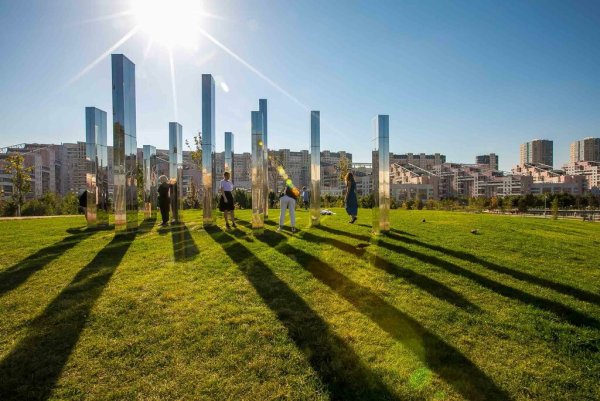 Парк Ходынское поле зеркальный Лабиринт