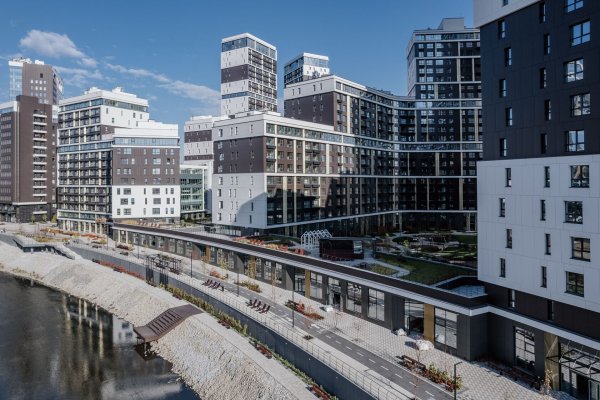 Парковка Клевер парк Екатеринбург