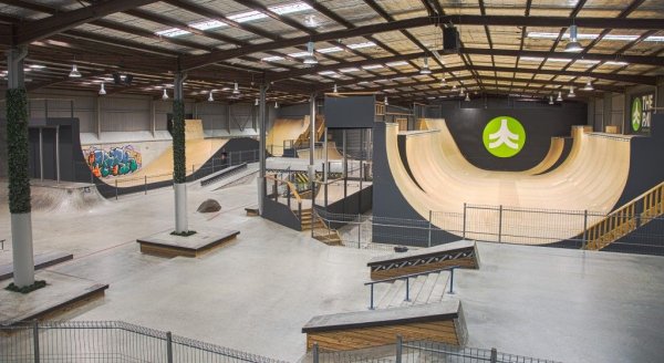 Ред дек скейтпарк