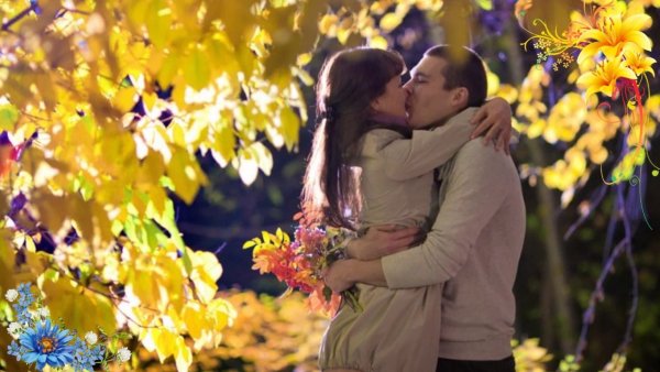 Влюбленные пары осенью