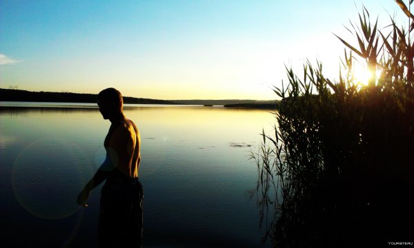 Парни на речке