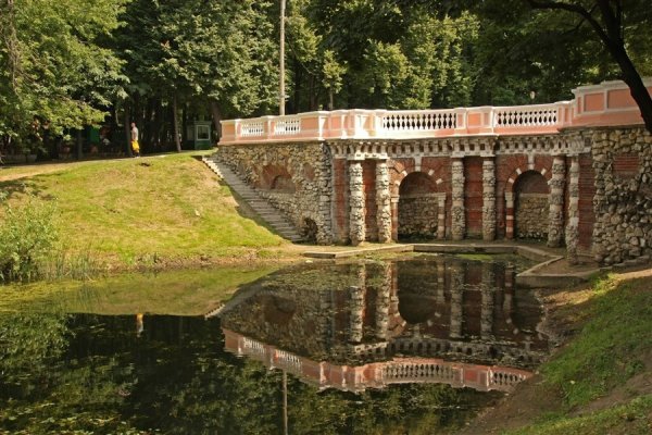 Лефортовский парк Екатерининский дворец