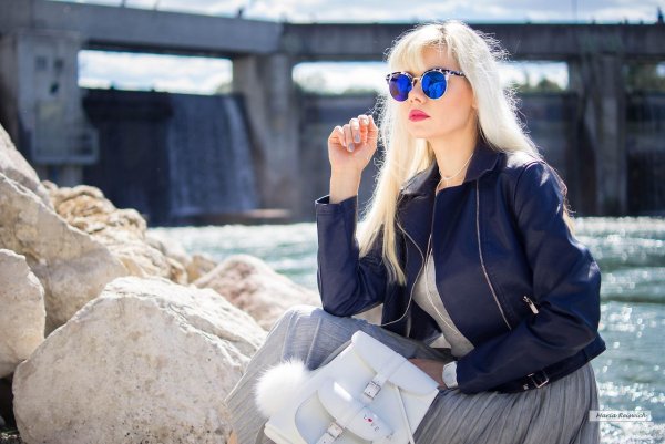 Модные красивые блондинки