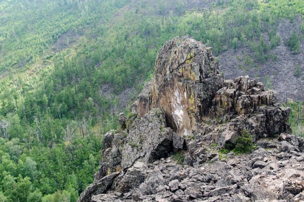 Скала храм ворота Алханай