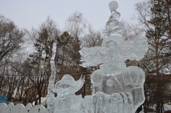 Хабаровск ледяные фигуры в Динамо