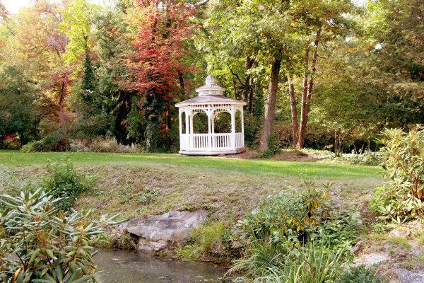 Великобритания парк беседка