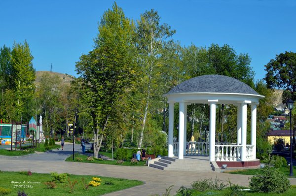 Центральный парк Тольятти беседка