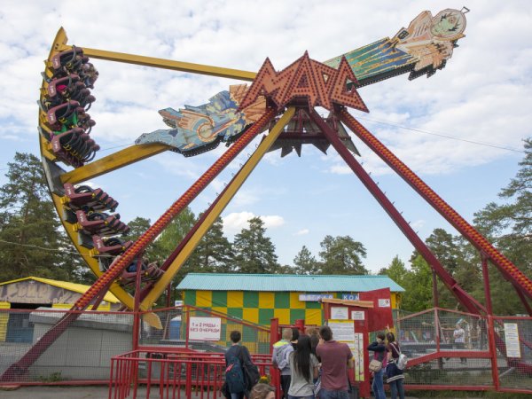 Парк Гагарина Челябинск аттракционы Марс