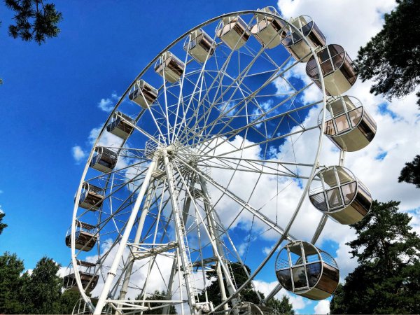 Колесо обозрения Челябинск парк Гагарина