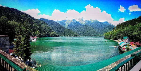 Озеро Рица в Абхазии пикник