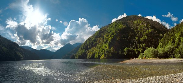 Озеро Рица панорама