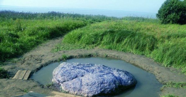 Синь камень на Плещеевом озере