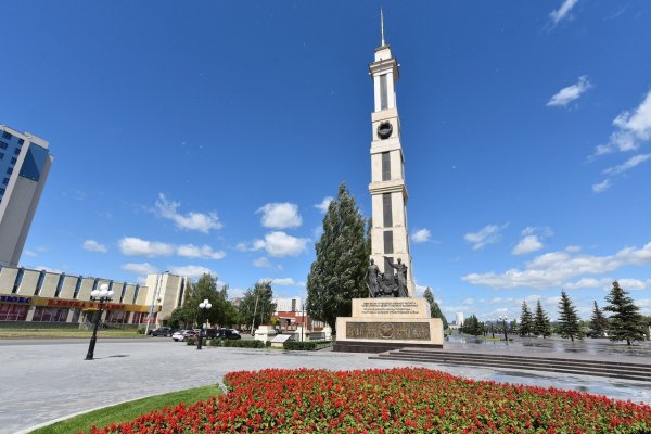 Стелла в парке Победы Казань