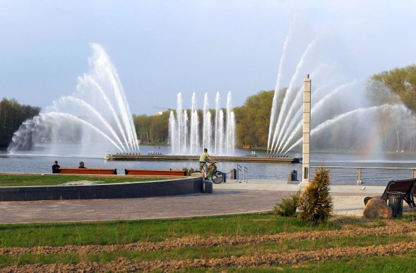 Минск фонтан парк Победы
