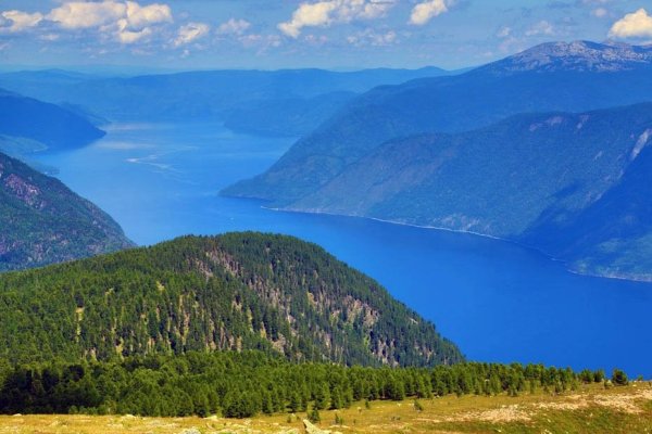 Гора Алтын туу на Телецком озере