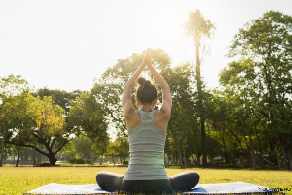 Йога женская на природе
