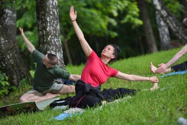 Йога в парке