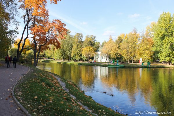 Екатерининский парк метро Достоевская