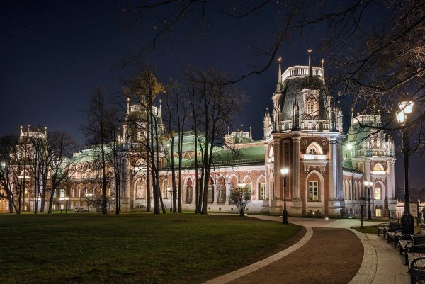 Усадьба Царицыно вечером
