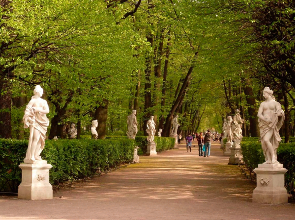 Санкт Петербург статуи в парке летний сад