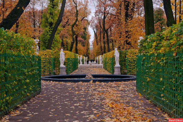 Летний сад в Санкт-Петербурге осенью