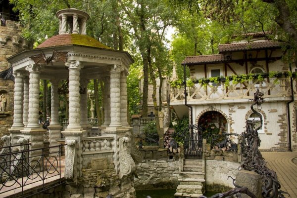 Кабардинка парк старый город