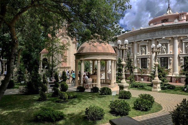 Геленджик старый парк в Кабардинке