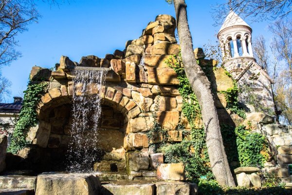 Готика старый парк Кабардинка