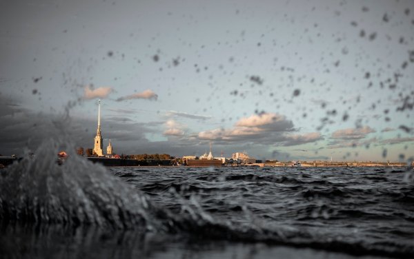 Ветер на Неве в Санкт-Петербурге