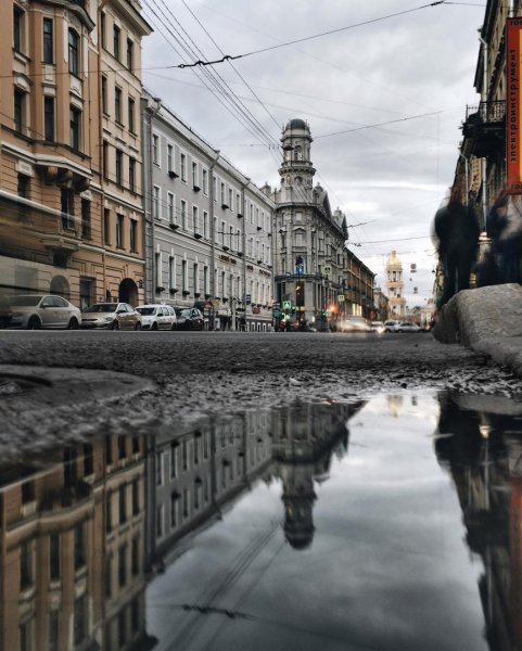Город любви не Париж а дождливый Питер
