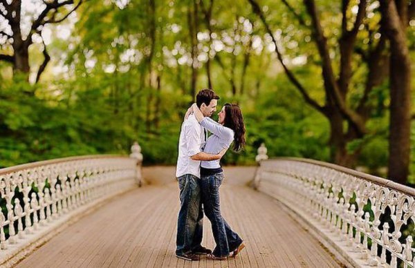 Влюбленные на мосту