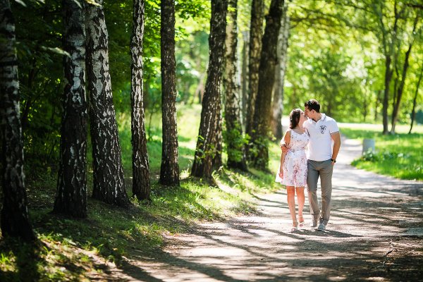 Гулять в парке