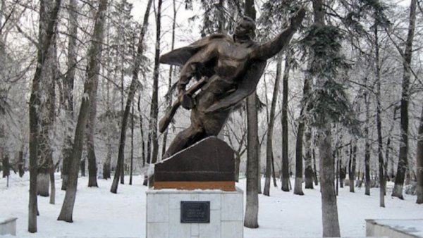 Памятник Матросову в Ульяновске