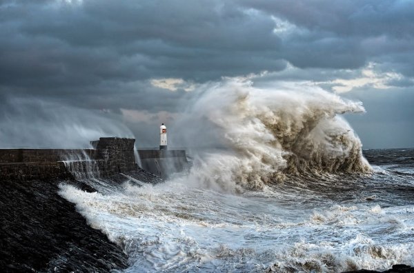 Тайнмут Великобритания Маяк шторм
