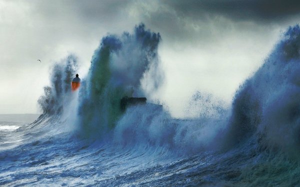 Маяк ля Жюмьен во время шторма