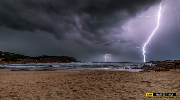 Гроза на море