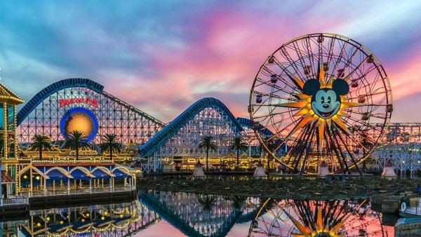 Парк аттракционов Диснейленд