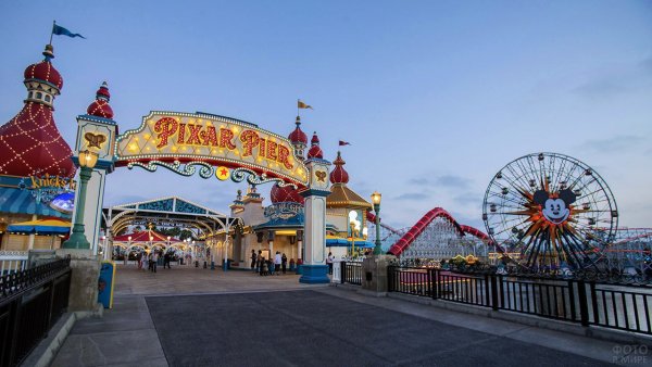 Парк аттракционов Диснейленд