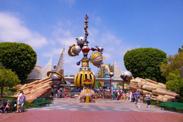 Московский парк Диснейленд