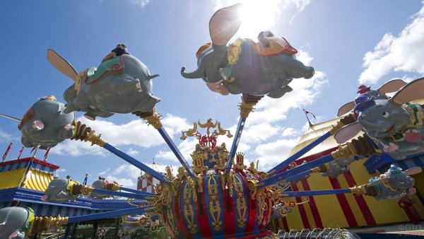 Аттракцион Дамбо Диснейленд