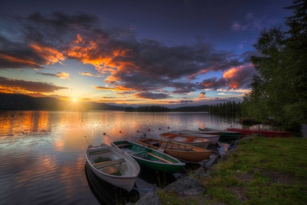 Рассвет на озере