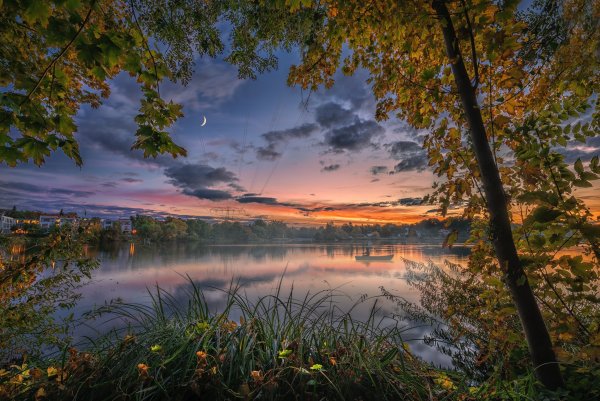 Озере осень вечер