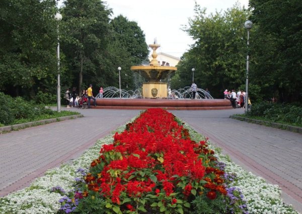 Фонтан в Комсомольском парке Череповец