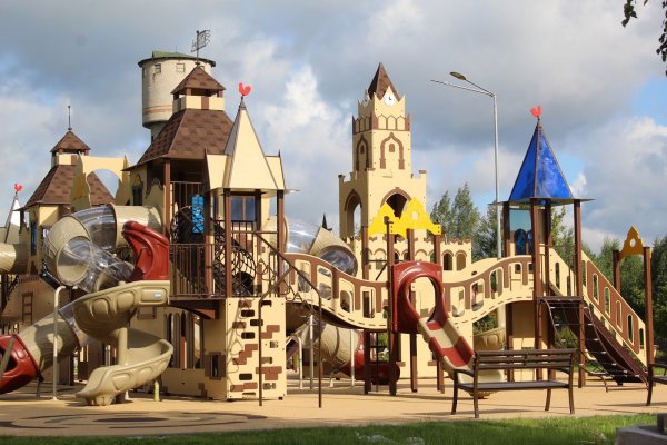 Детская площадка в Печорах Псковской области