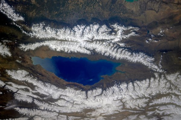 Озеро Иссык-Куль с космоса