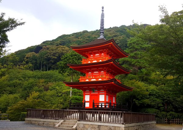 Буддийский храм Сэйганто-дзи и водопад Нати Япония