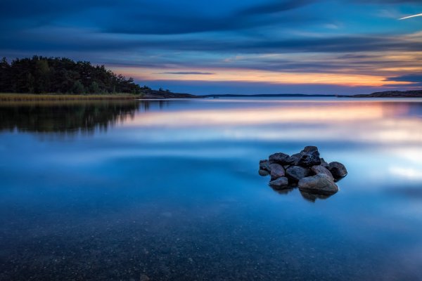Спокойная гладь воды