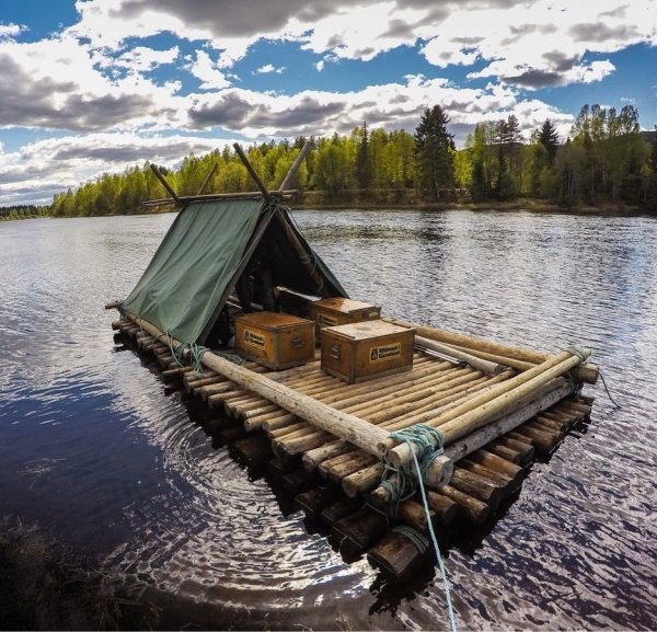 Деревянный плот