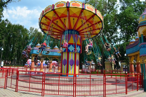 Цепочная Карусель в парке Горького