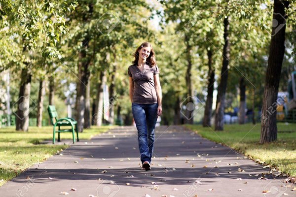 Женщина на прогулке